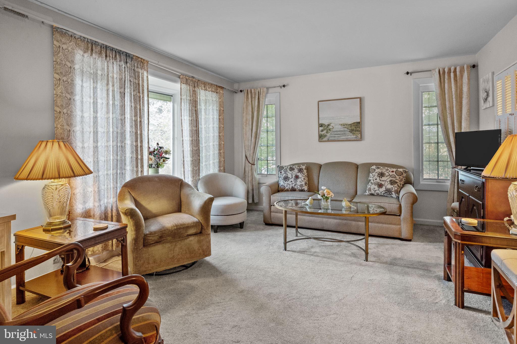 10827 Hawley Road Philadelphia, PA 19154 - Photo 8 of 31 Gallery Image 8
