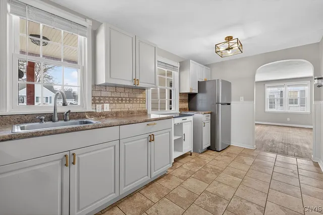 $219,900 | 206 Church Parkway, Cicero, NY 13212