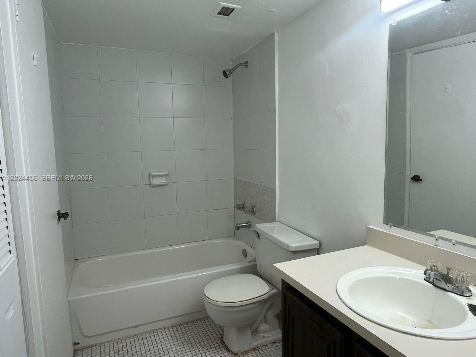 484 Northwest 165th St Road, Unit A111 Miami, FL 33169 - Photo 4 of 40