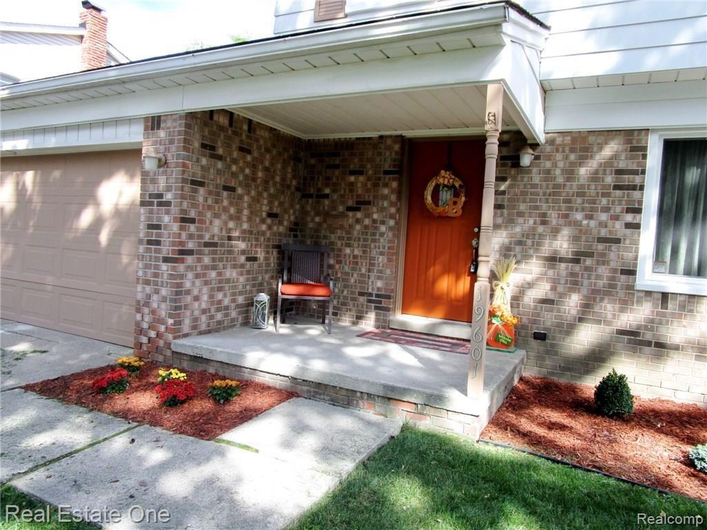 19601 Coachwood Road Riverview, MI 48193 - Photo 2 of 36 IMG_0200.jpg