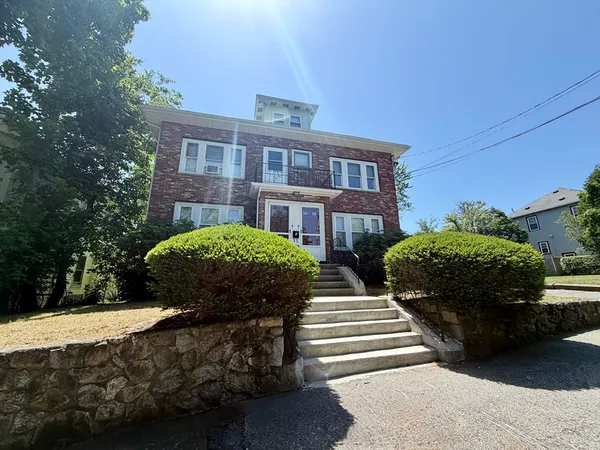 $3,300 | 6 Silver Lake Avenue, Unit 1, Newton, MA 02458