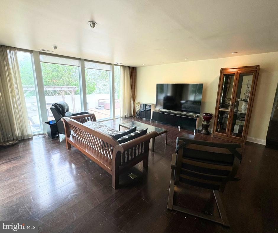302 Shore Road Linwood, NJ 08221 - Photo 3 of 33 Gallery Image 3