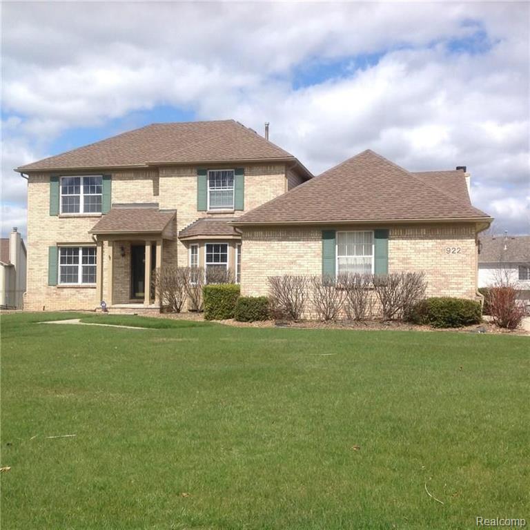 922 Ridgeview Circle Lake Orion, MI 48362 - Photo 2 of 29