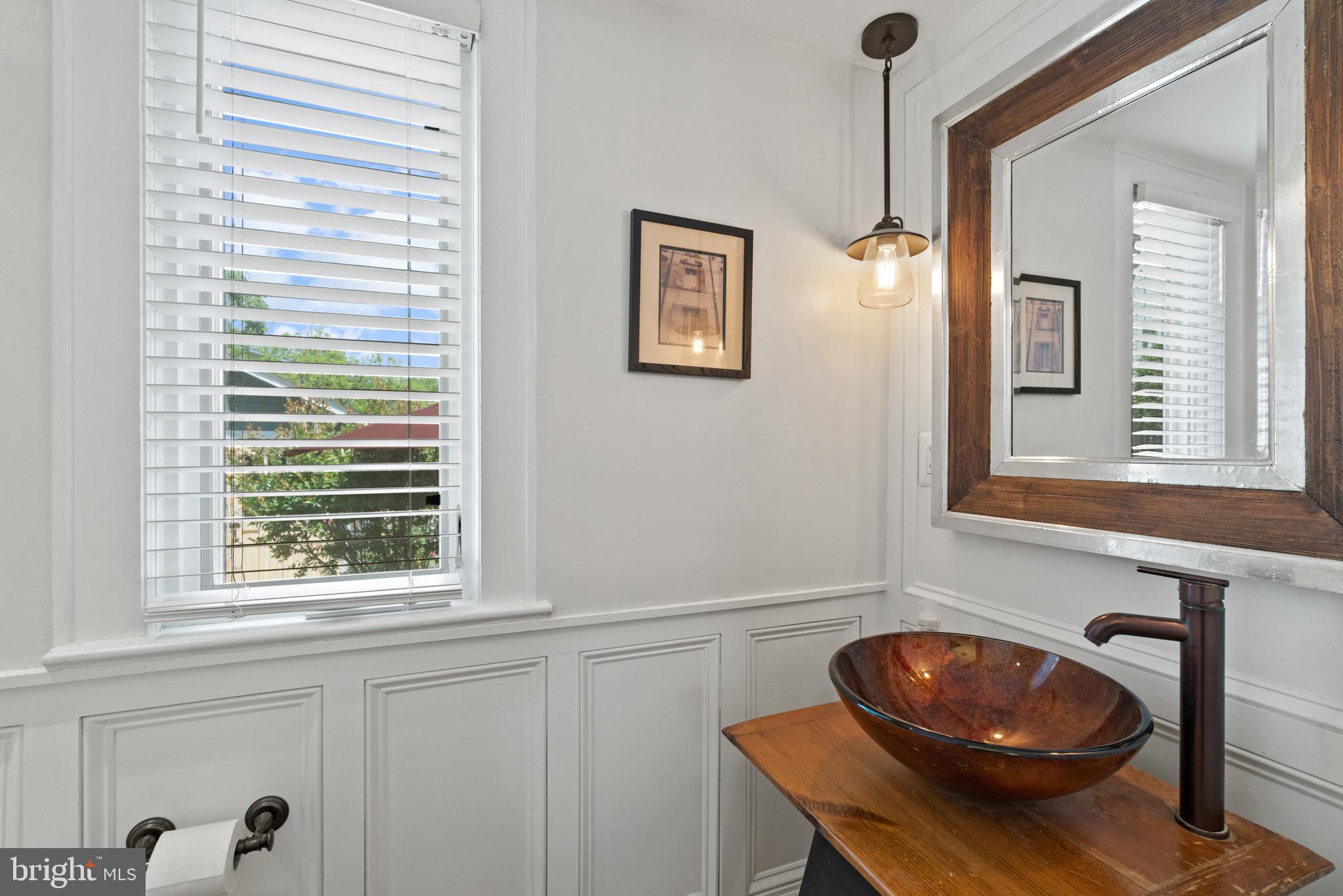 113 West Braddock Road Alexandria, VA 22301 - Photo 11 of 36 Half bath on main level