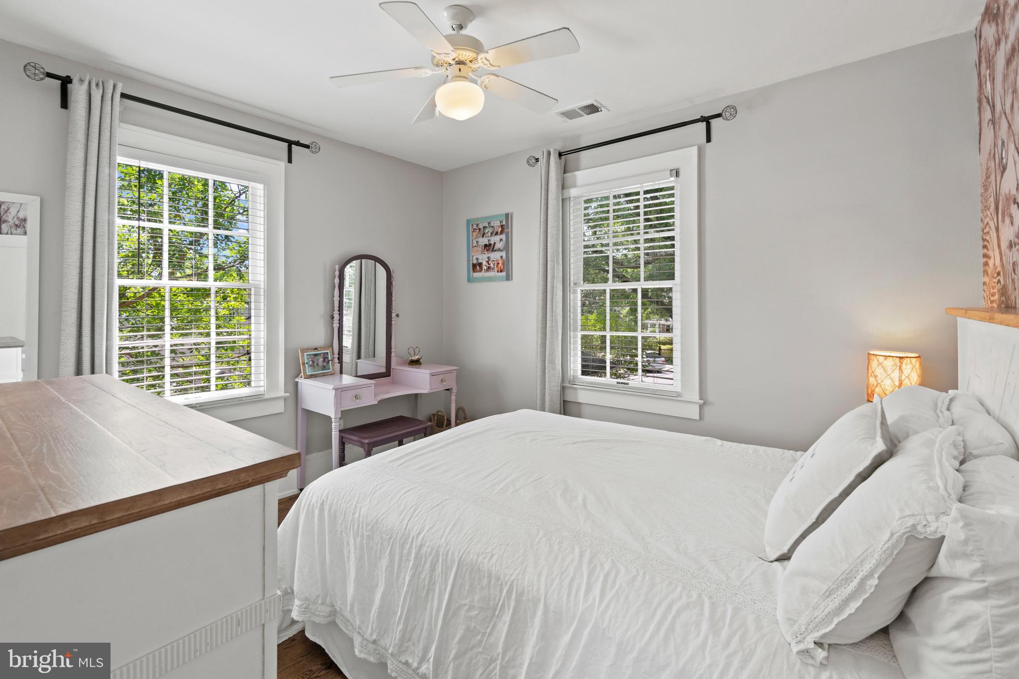 113 West Braddock Road Alexandria, VA 22301 - Photo 19 of 36 Second bedroom with tons of light