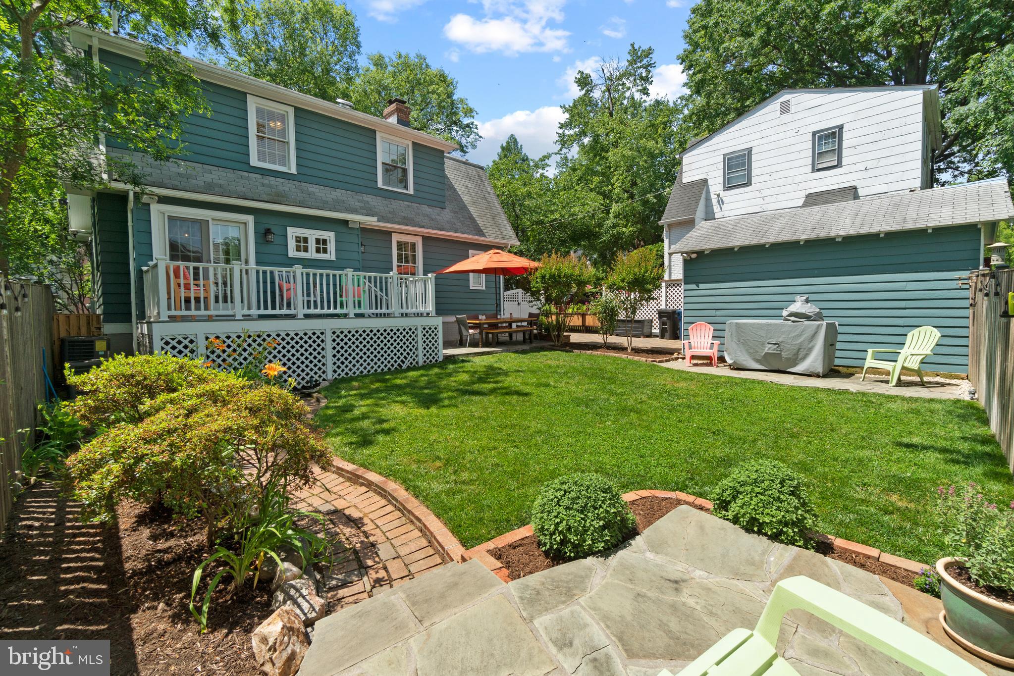 113 West Braddock Road Alexandria, VA 22301 - Photo 31 of 36 Fully fenced for the pups!