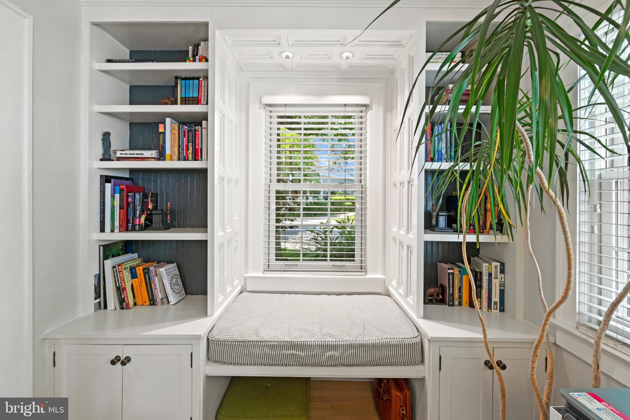 113 West Braddock Road Alexandria, VA 22301 - Photo 10 of 36 Awesome built-ins in the office/playroom space.
