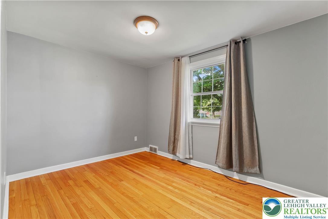 1882 Ridgelawn Avenue Bethlehem, PA 18018 - Photo 13 of 27 Gallery Image 13