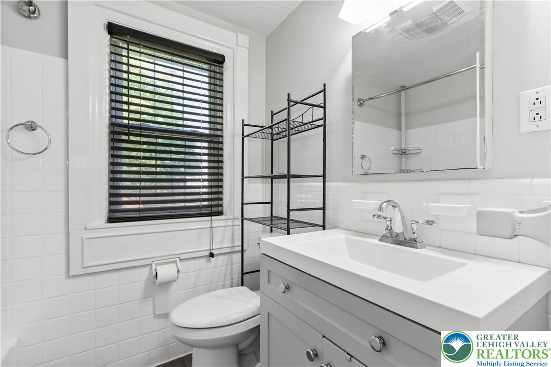 1882 Ridgelawn Avenue Bethlehem, PA 18018 - Photo 16 of 27 Gallery Image 16