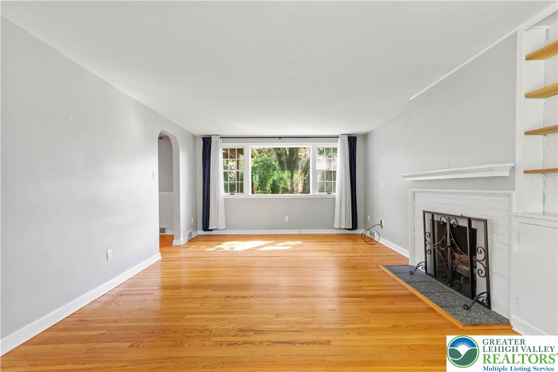 1882 Ridgelawn Avenue Bethlehem, PA 18018 - Photo 8 of 27 Gallery Image 8
