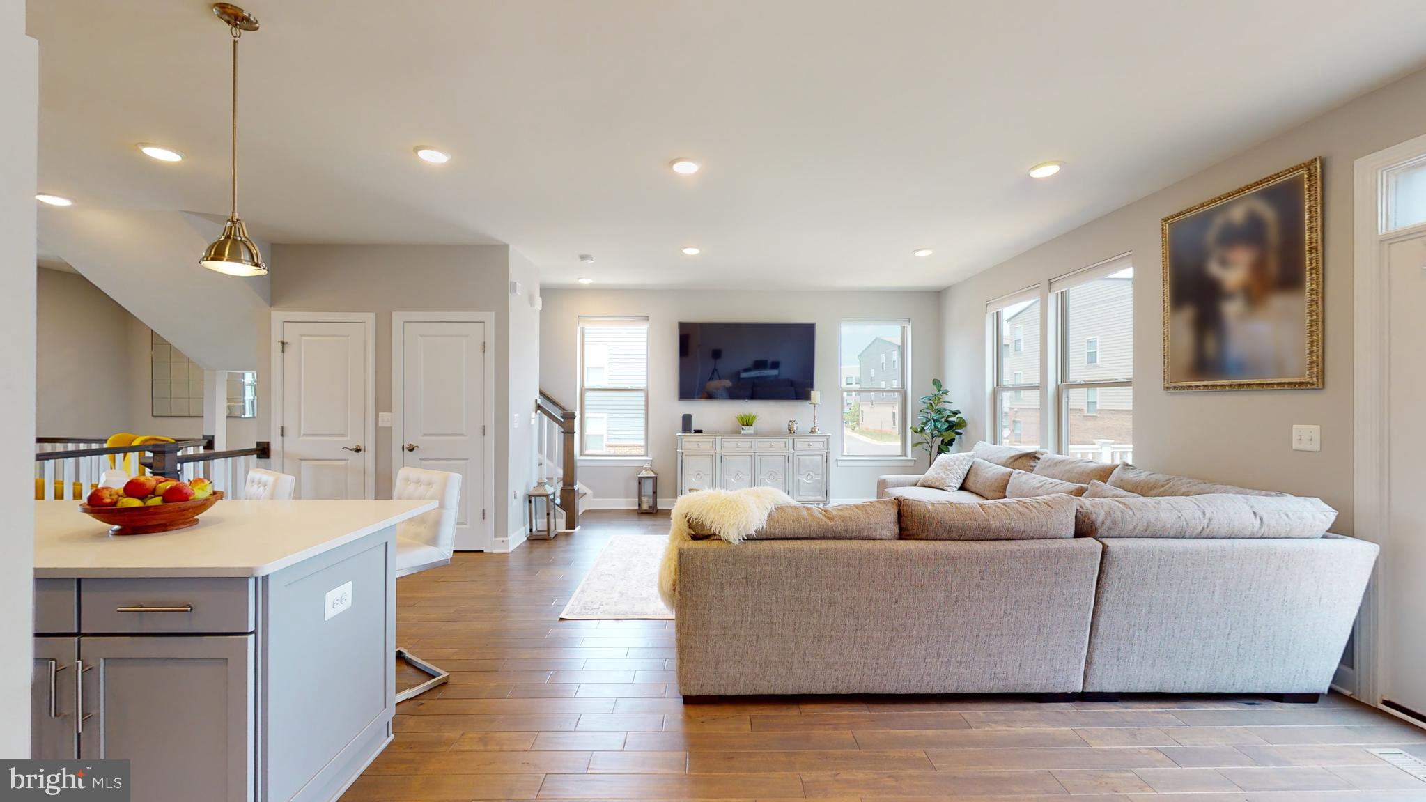 9851 Buchanan Loop Manassas, VA 20110 - Photo 39 of 70 living room