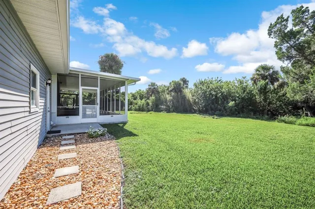 a view of a house with backyard and garden