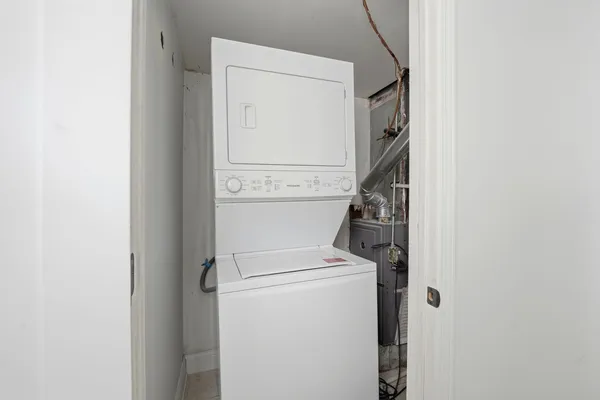 $3,300 | 2618 West Augusta Boulevard, Unit 1F, Chicago, IL 60622