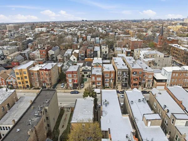 $3,300 | 2618 West Augusta Boulevard, Unit 1F, Chicago, IL 60622