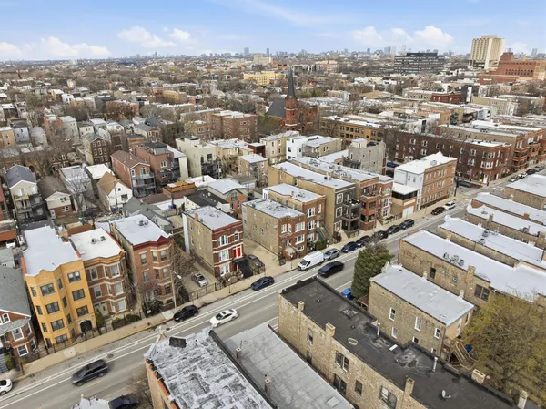 $3,300 | 2618 West Augusta Boulevard, Unit 1F, Chicago, IL 60622