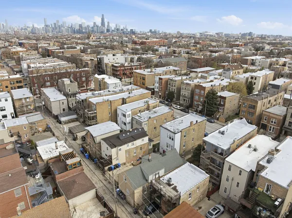 $3,300 | 2618 West Augusta Boulevard, Unit 1F, Chicago, IL 60622