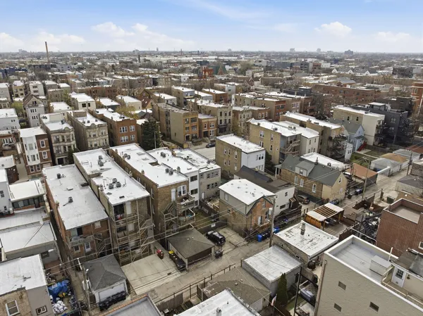 $3,300 | 2618 West Augusta Boulevard, Unit 1F, Chicago, IL 60622