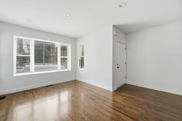 $3,300 | 2618 West Augusta Boulevard, Unit 1F, Chicago, IL 60622