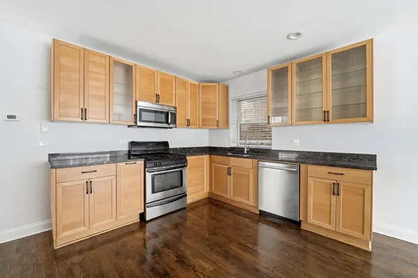 $3,300 | 2618 West Augusta Boulevard, Unit 1F, Chicago, IL 60622
