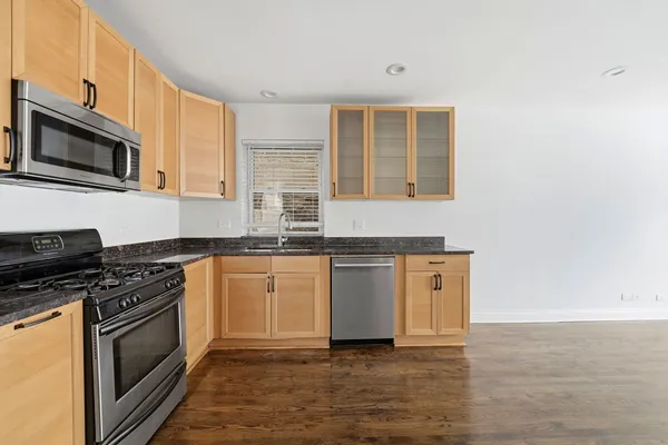 $3,300 | 2618 West Augusta Boulevard, Unit 1F, Chicago, IL 60622