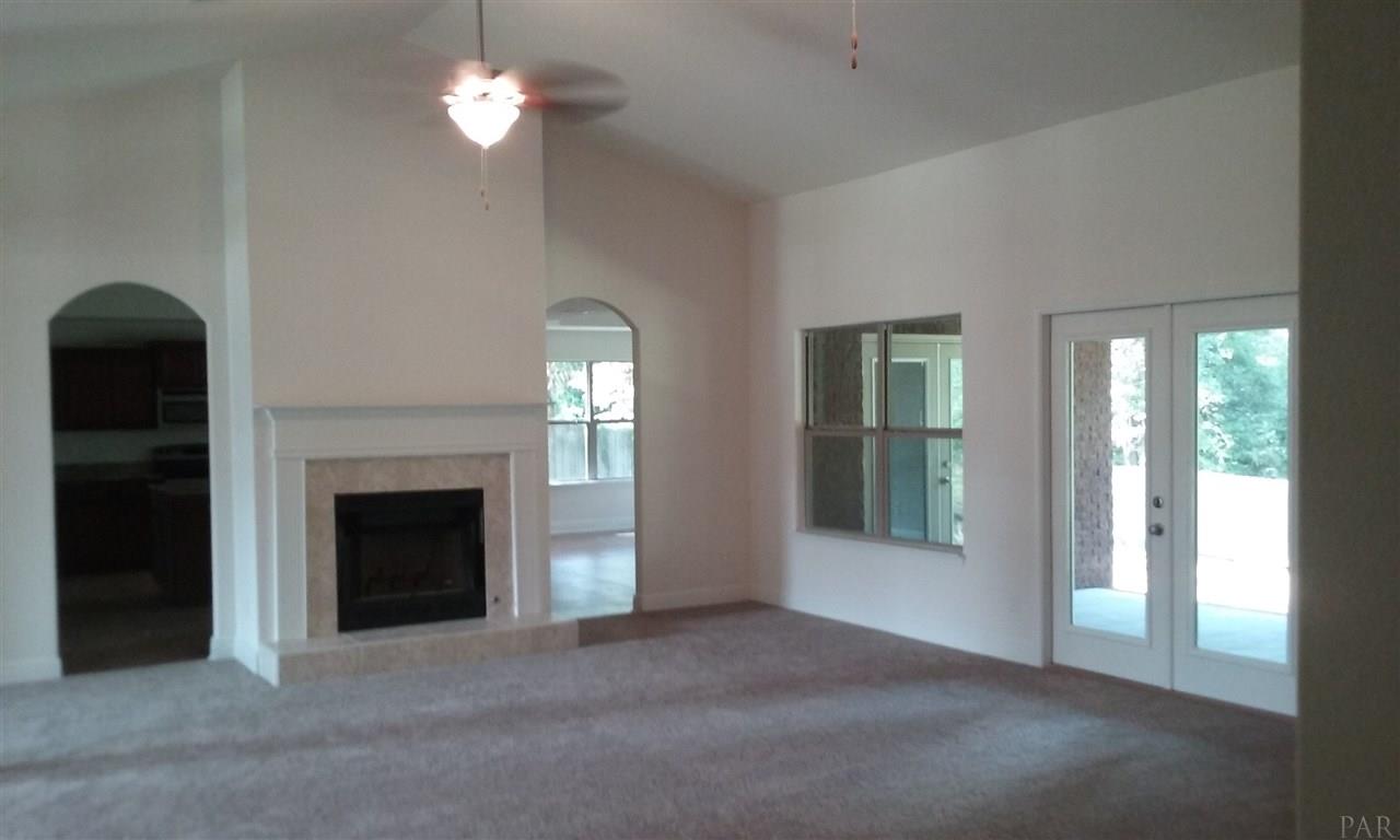 893 Jacobs Way Cantonment, FL 32533 - Photo 4 of 19 Gallery Image 4