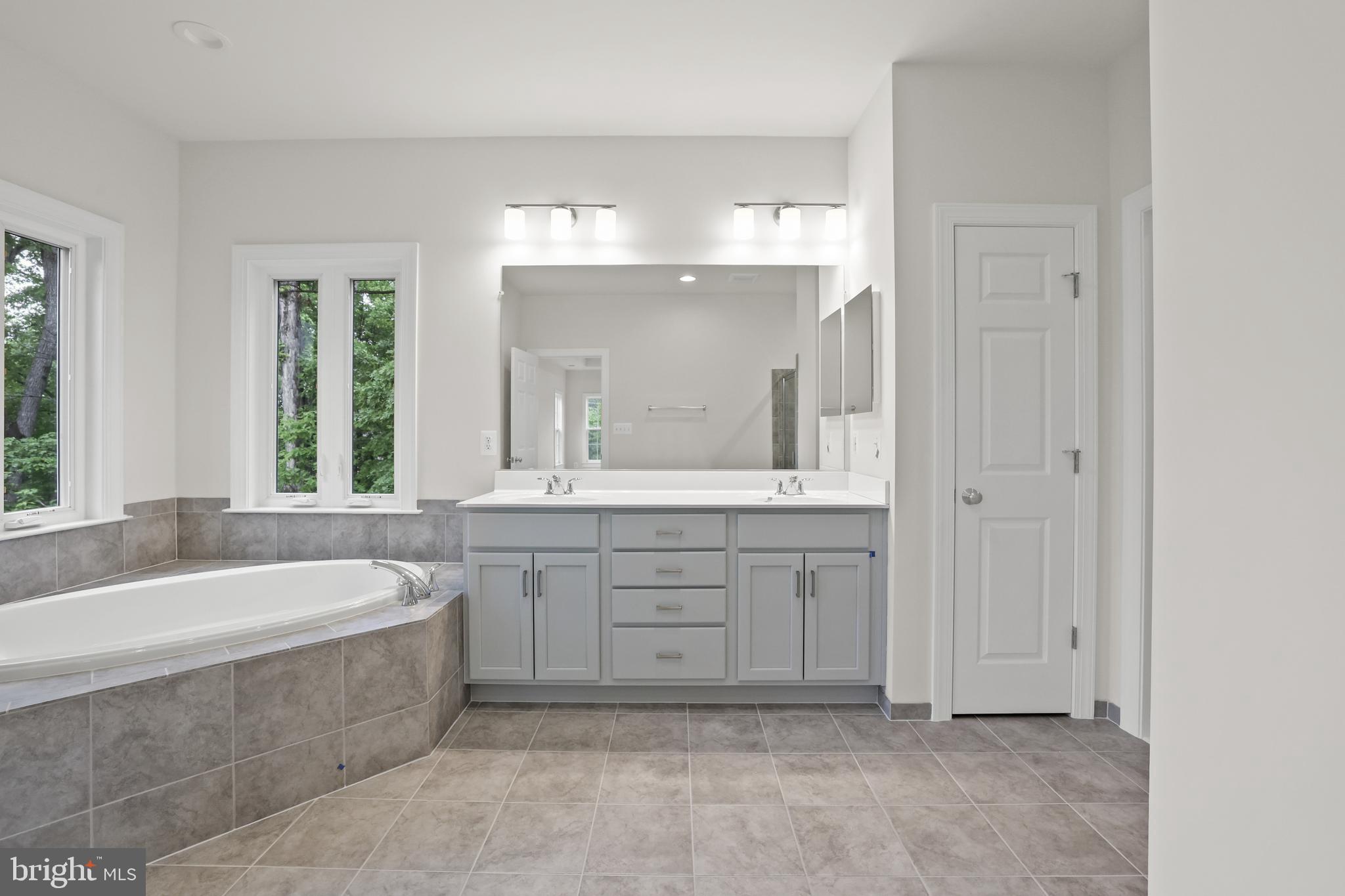 14496 Aurora Drive Woodbridge, VA 22193 - Photo 41 of 70 a spacious bathroom with a tub sink and mirror