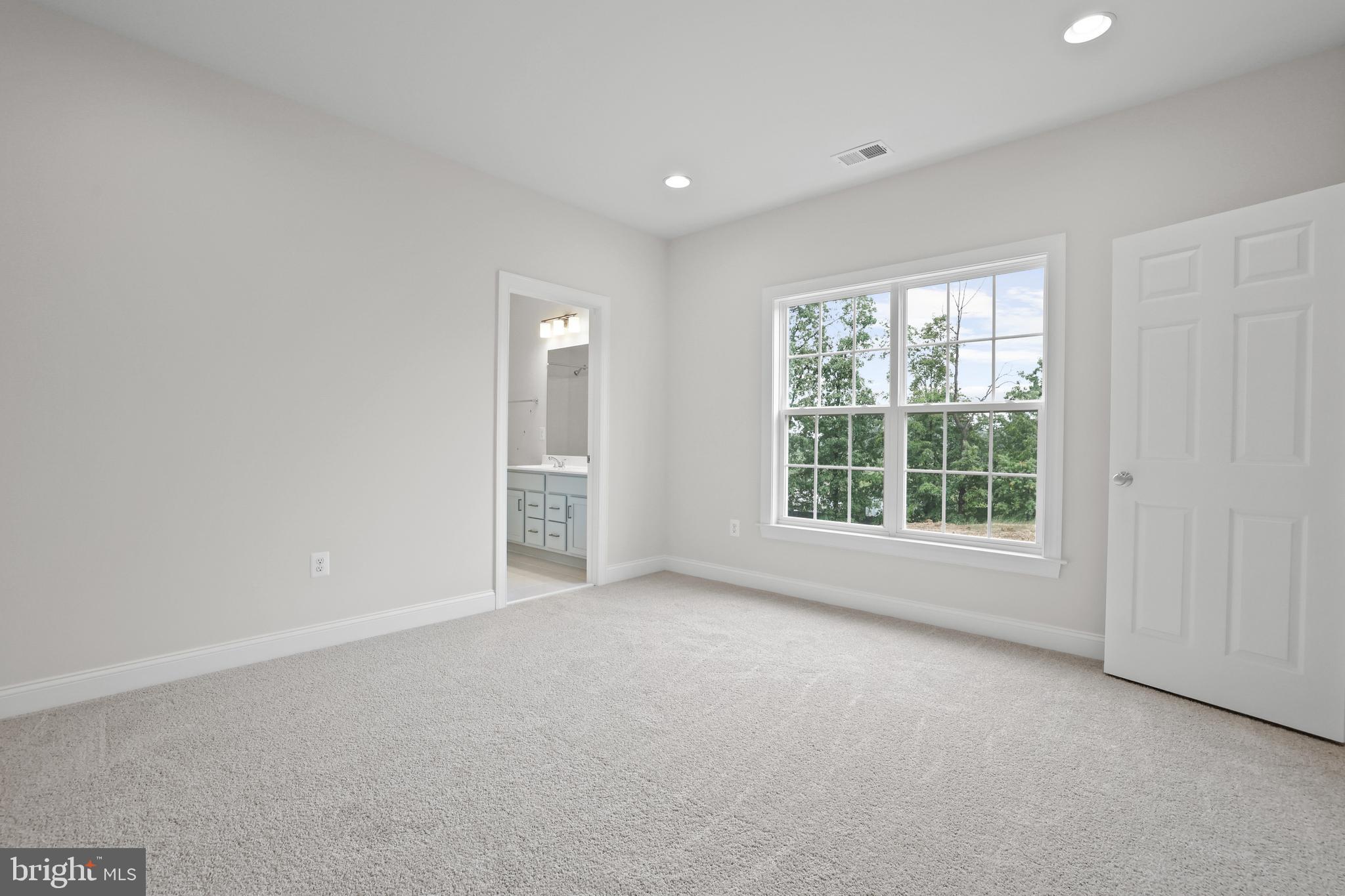 14496 Aurora Drive Woodbridge, VA 22193 - Photo 44 of 70 an empty room with windows