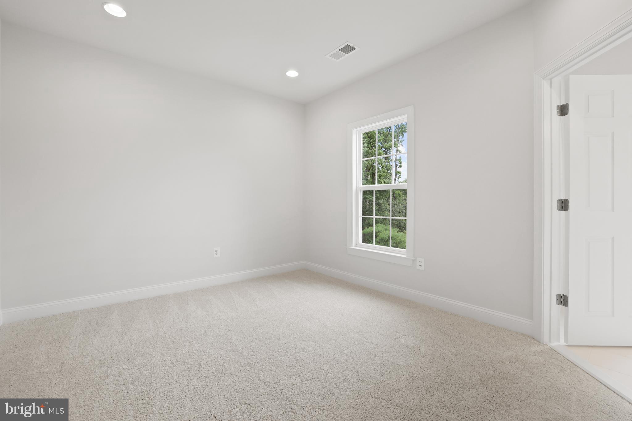 14496 Aurora Drive Woodbridge, VA 22193 - Photo 47 of 70 an empty room with a window