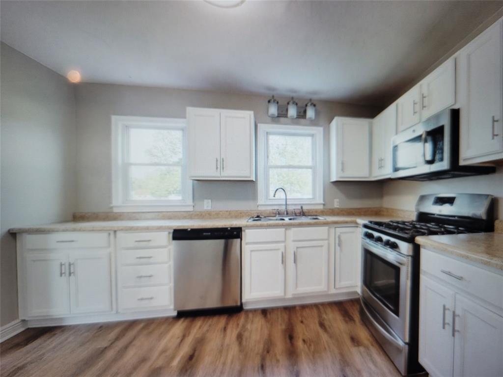 402 North Peterman Road Greenwood, IN 46142 - Photo 5 of 23 Gallery Image 5