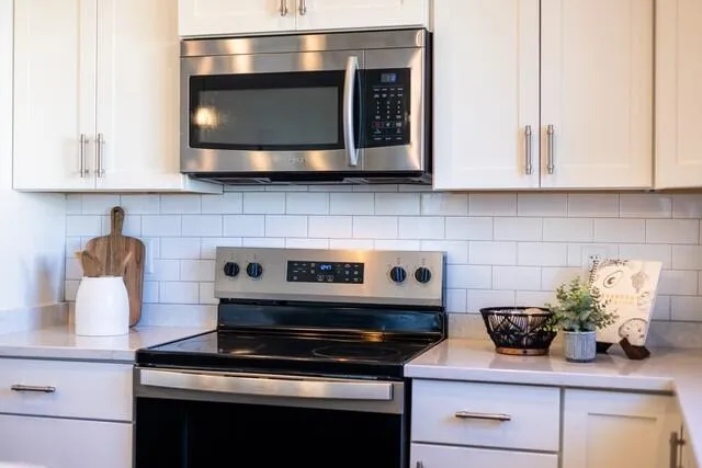 $659,000 | W198n5020 Hickory Street, Menomonee Falls, WI 53051