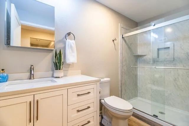 $659,000 | W198n5020 Hickory Street, Menomonee Falls, WI 53051