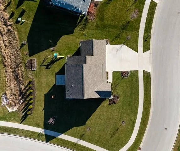 $659,000 | W198n5020 Hickory Street, Menomonee Falls, WI 53051