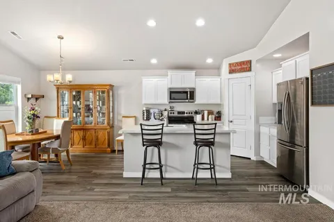 $437,500 | 3118 West Janelle Street, Meridian, ID 83646