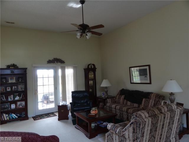 1524 Old Stage Road Yadkinville, NC 27055 - Photo 4 of 13 Living Room.