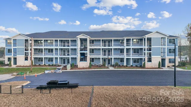 $299,990 | 4455 Reed Crk Drive, Unit 306, Sherrills Ford, NC 28673
