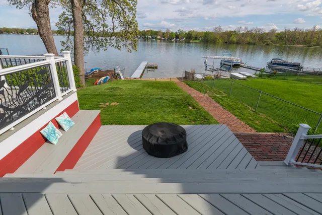 $889,900 | 8811 Waruf Avenue, Portage, MI 49002