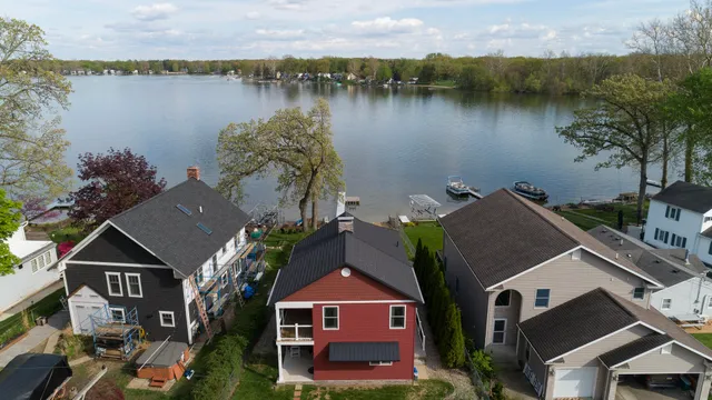 $889,900 | 8811 Waruf Avenue, Portage, MI 49002