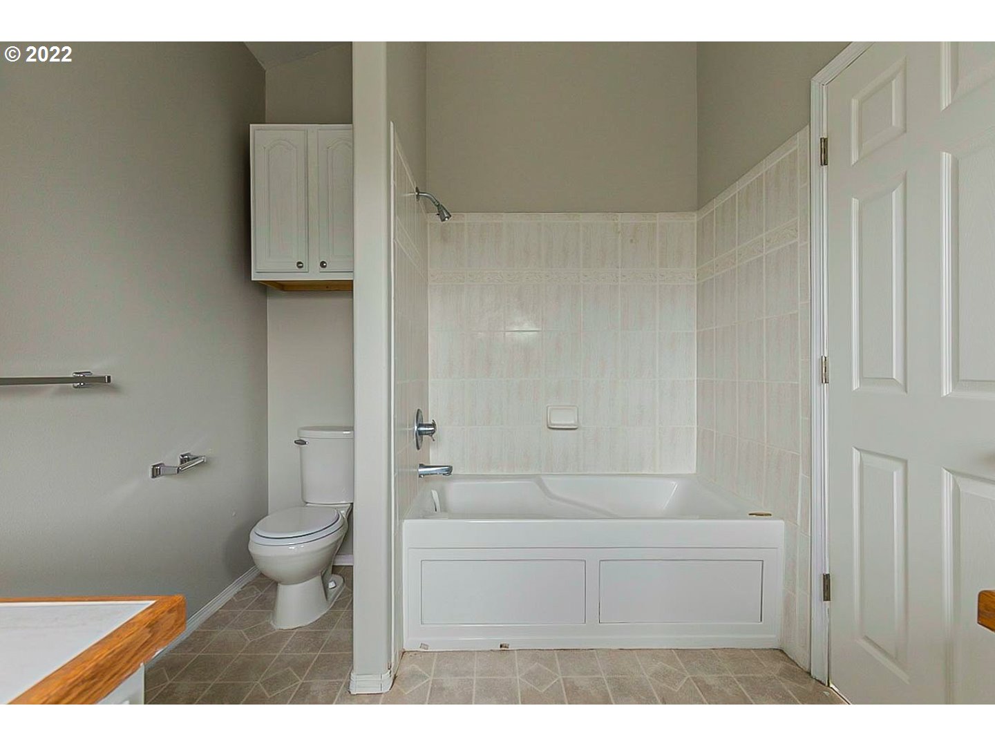 2627 Northeast Rocky Butte Road Portland, OR 97220 - Photo 14 of 32 Gallery Image 14