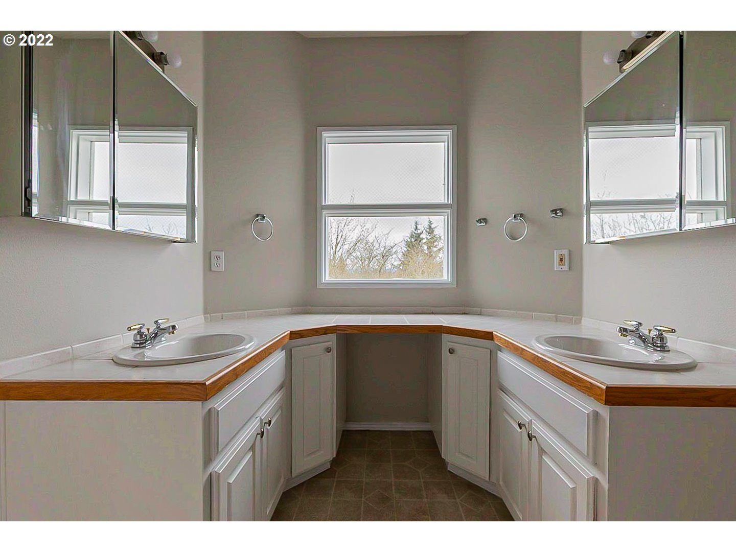 2627 Northeast Rocky Butte Road Portland, OR 97220 - Photo 27 of 32 Gallery Image 27