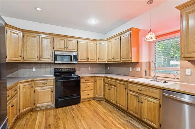 $399,000 | 1024 Redwood Lane, Liberty, MO 64068