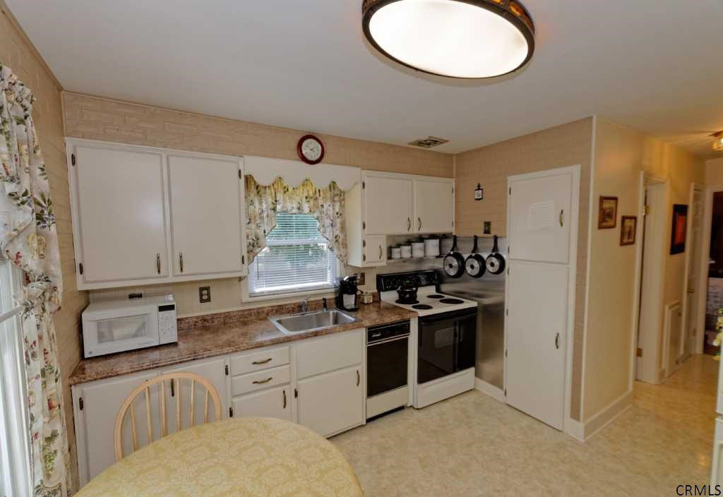 10 Consaul Road Colonie, NY 12205 - Photo 2 of 25 Photo 2