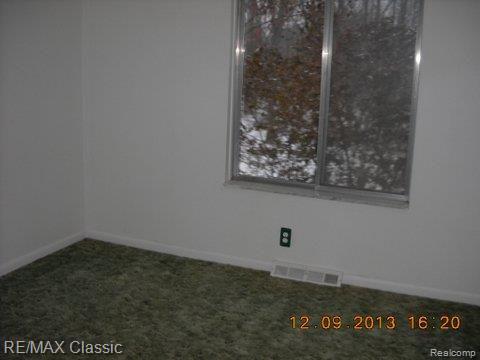 6608 Ridgewood Road Clarkston, MI 48346 - Photo 10 of 10 Ridgewood 6608 12-9-13 tt (16).jpg
