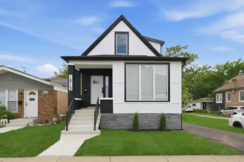 $390,000 | 1513 West 61st Street, Chicago, IL 60636