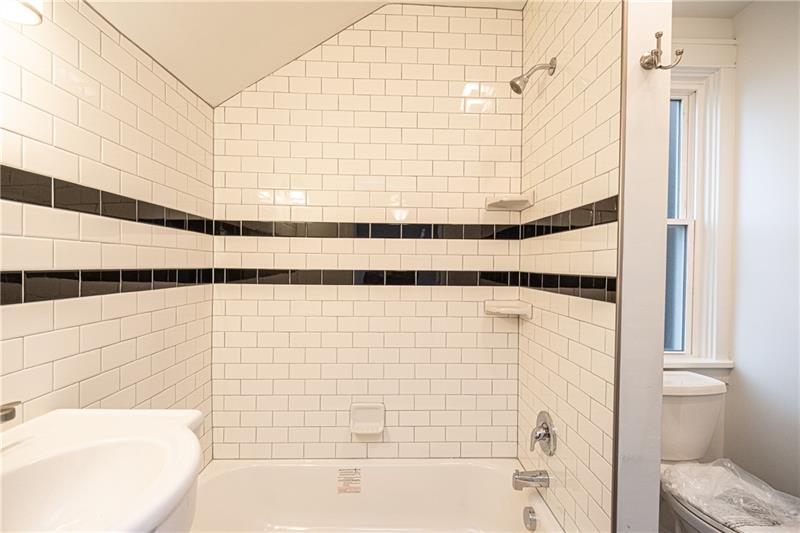 152 Hornaday Road Pittsburgh, PA 15210 - Photo 14 of 22 Gallery Image 14