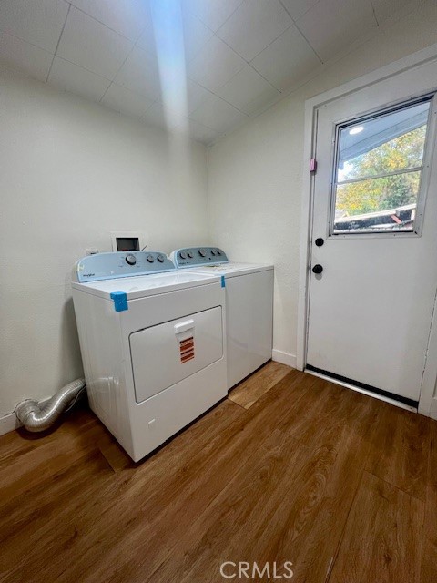 580 West 21st Street San Bernardino, CA 92405 - Photo 17 of 22 a utility room with washer and dryer