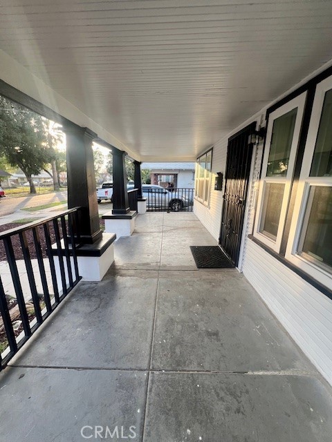580 West 21st Street San Bernardino, CA 92405 - Photo 2 of 22 a view of a hallway with furniture