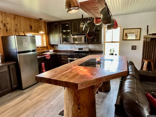 $1,200,000 | 2609 Beaver Creek Road, Shell, WY 82441