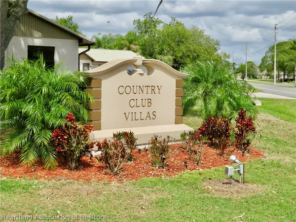 $1,750 | 111 Villaway, Sebring, FL 33876