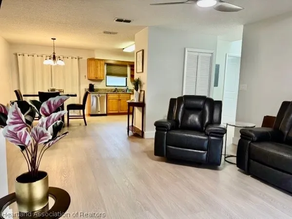 $1,750 | 111 Villaway, Sebring, FL 33876