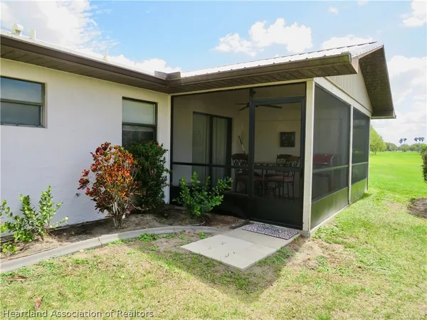$1,750 | 111 Villaway, Sebring, FL 33876